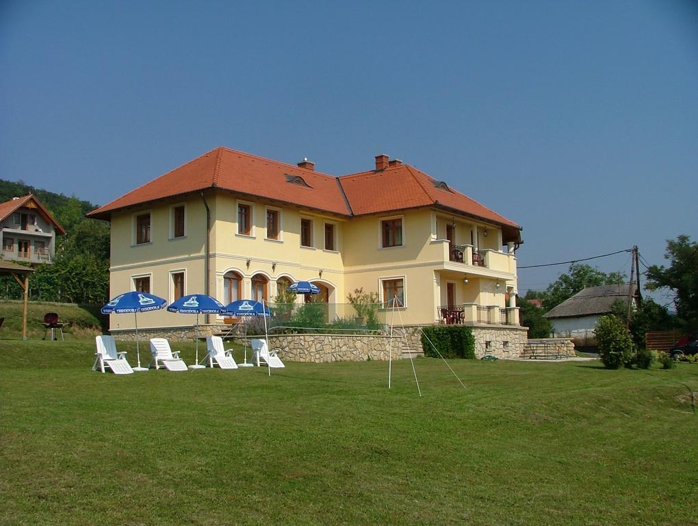 Bruckner Villa Apartman Balatonfured Exterior photo