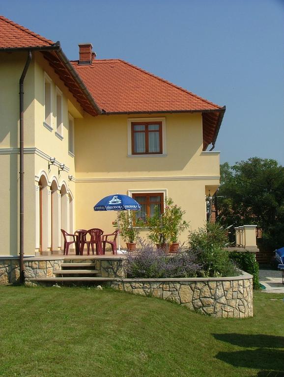 Bruckner Villa Apartman Balatonfured Exterior photo