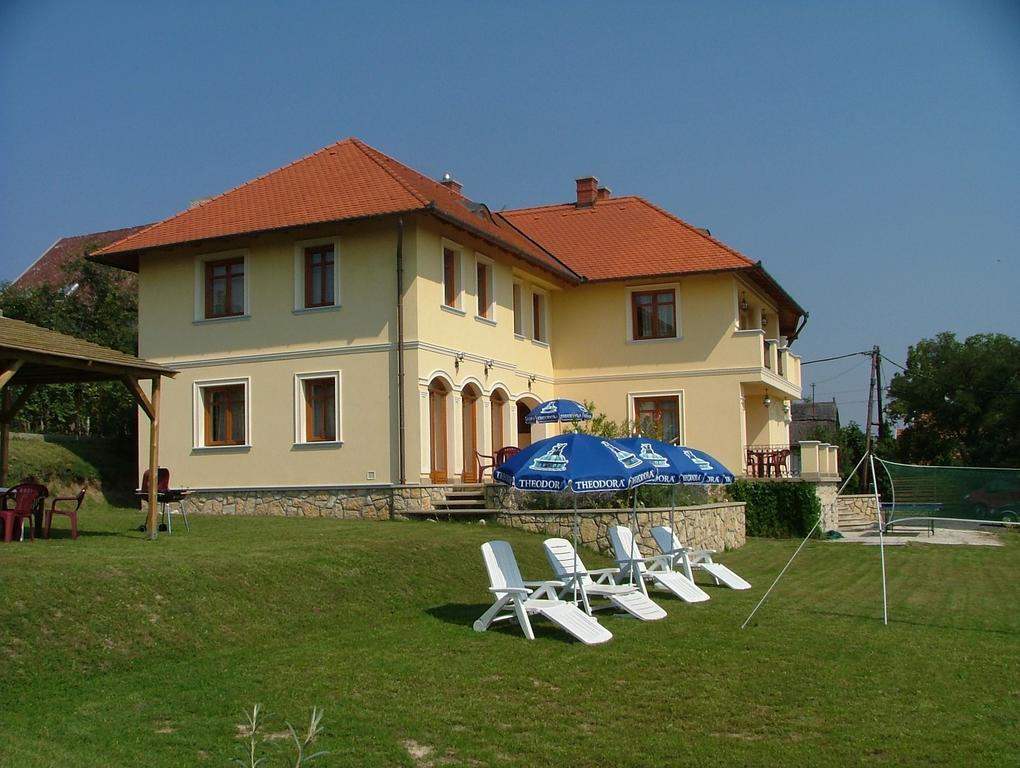 Bruckner Villa Apartman Balatonfured Exterior photo