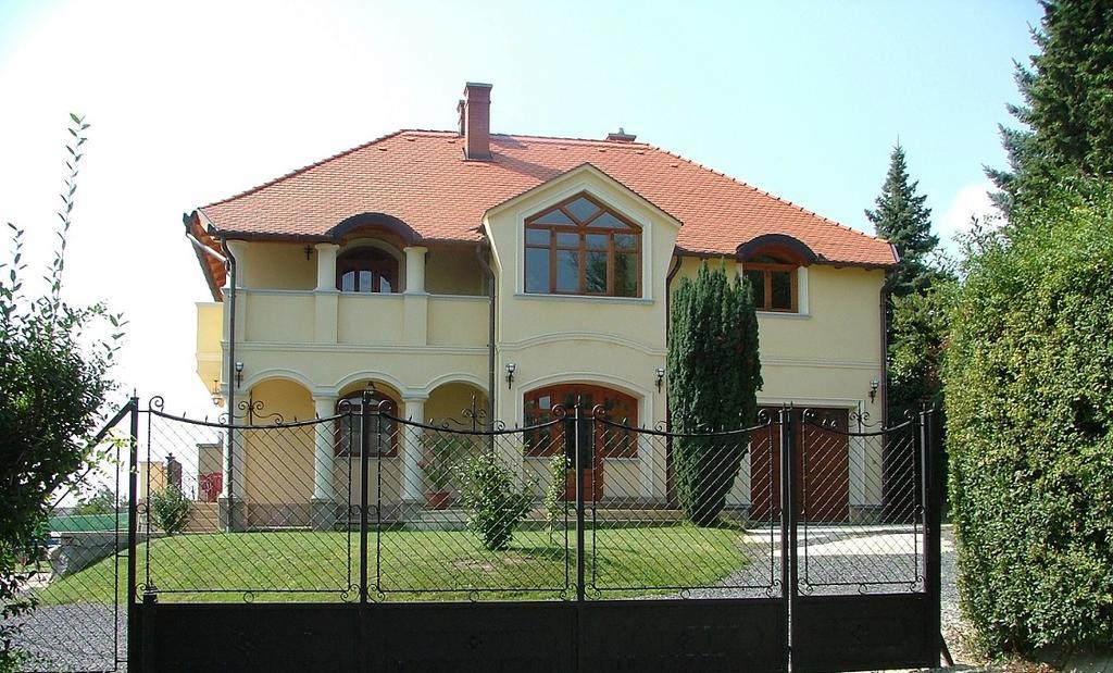 Bruckner Villa Apartman Balatonfured Exterior photo